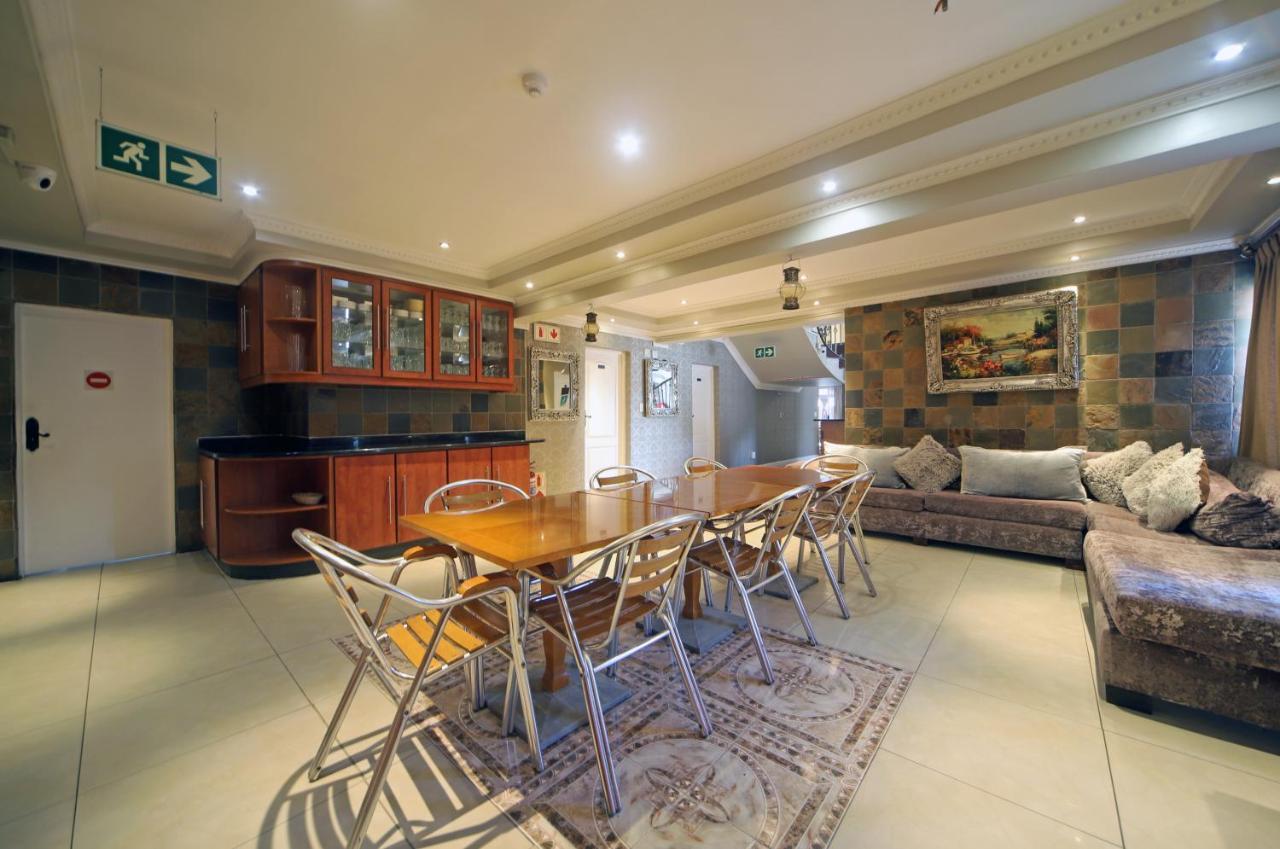 Savoy Lodge *